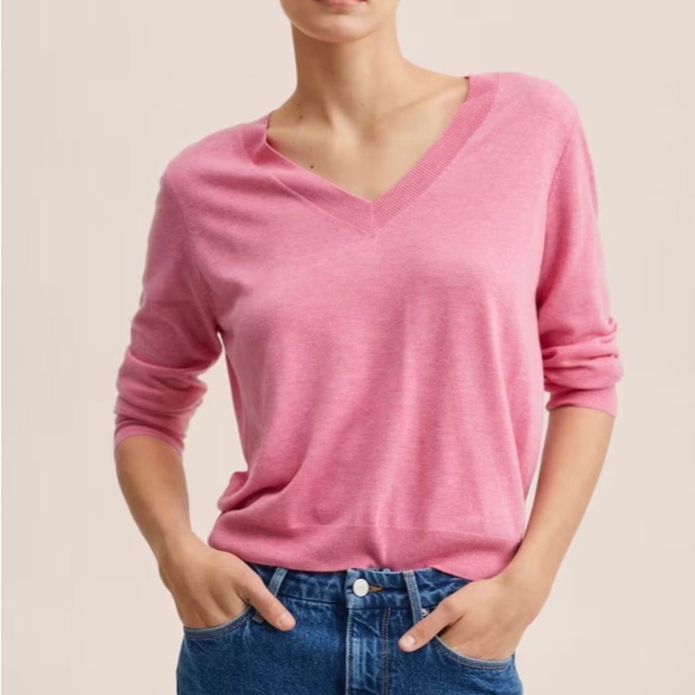 NWT V-neck knit sweater. Size 1XL.